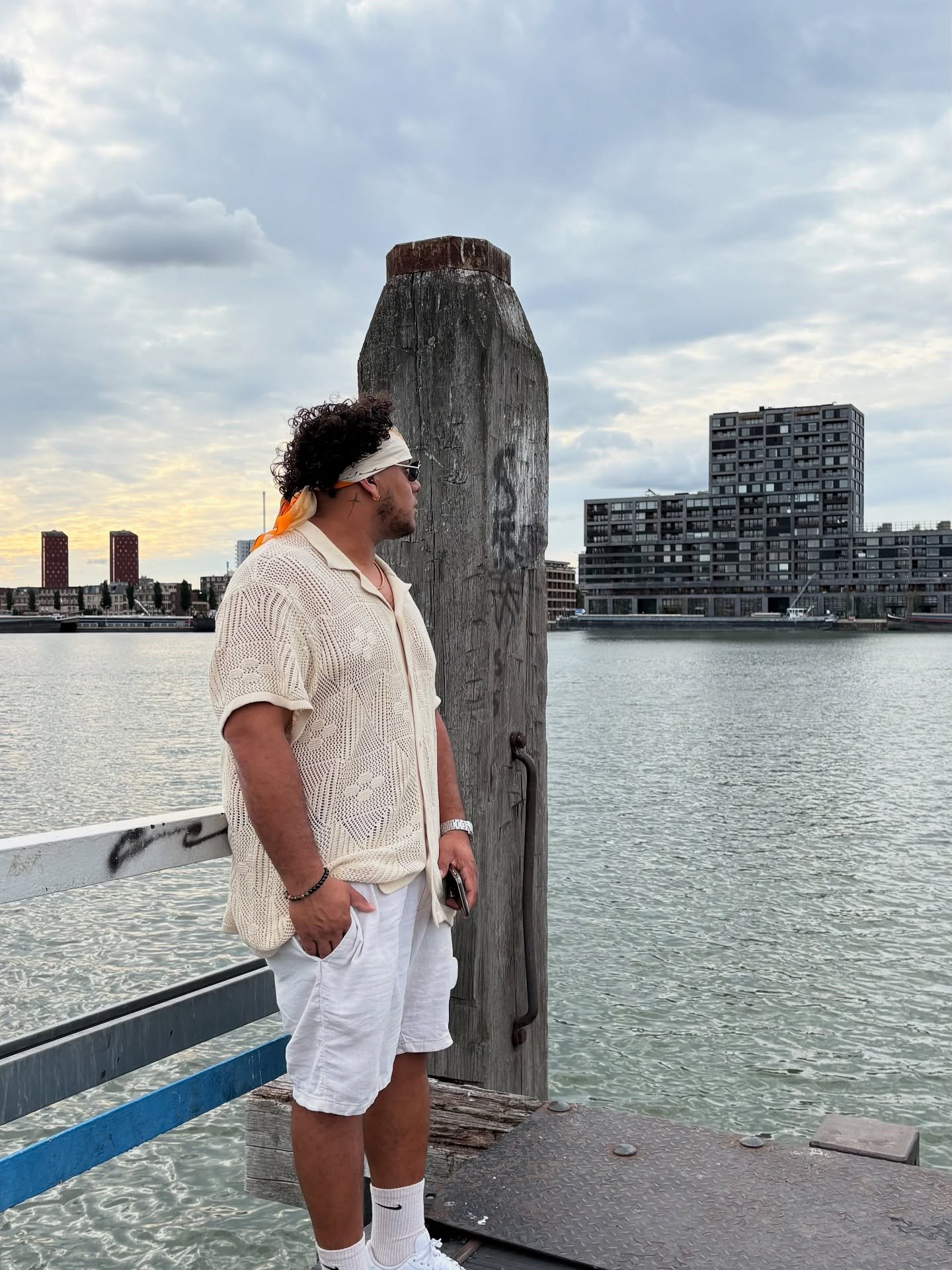Issabeach — artist portrait
